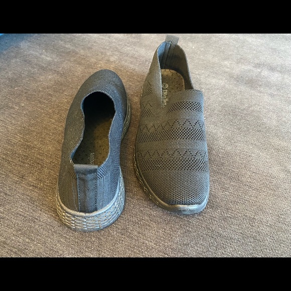 Black canvas slip-on’s - Picture 6 of 9